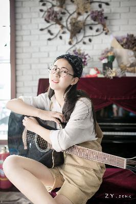 14岁一字马露唇形照片